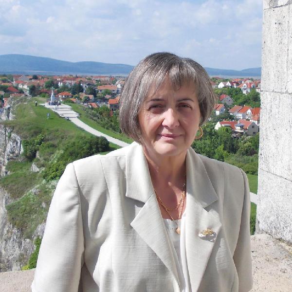 Kapuiné Horváth Szilvia